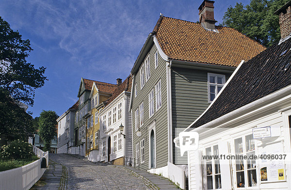 Alte Holzhäuser im Freilichtmuseum Gamle Bergen  Bergen  Norwegen Holzhäuser