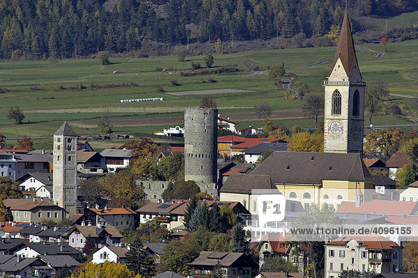 Blick vom Tartscher Bichl auf Mals  Tartsch  Oberer Vinschgau  Südtirol  Italien