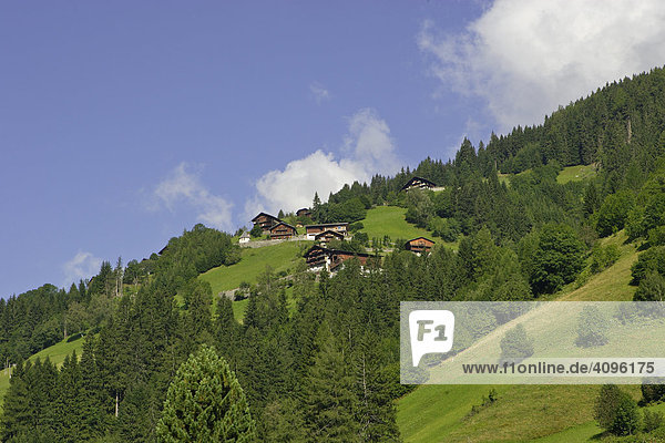 Bergbauernhöfe im Defereggental  Tirol  Österreich