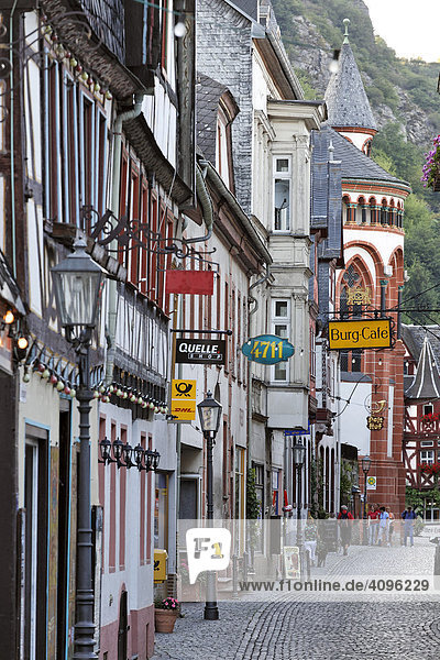 Gasse mit alten Häusern  Bacharach am Rhein  Rheinland-Pfalz  Deutschland