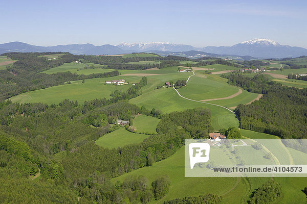 Luftaufnahme von Bauernhof in der Buckligen Welt  Niederösterreich  Österreich