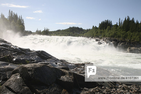 Wasserfall  Stromschnellen Norwegen