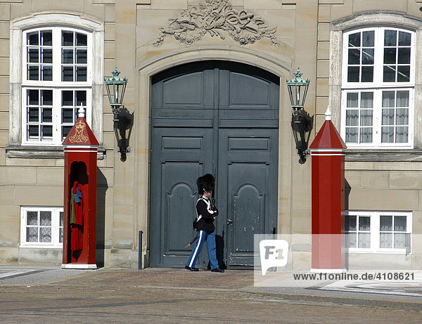 Wache am Schloss  Kopenhagen  Dänemark  Europa