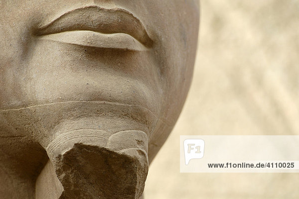 Ramses Statue im Tempel von Karnak bei Luxor  Ägypten  Afrika