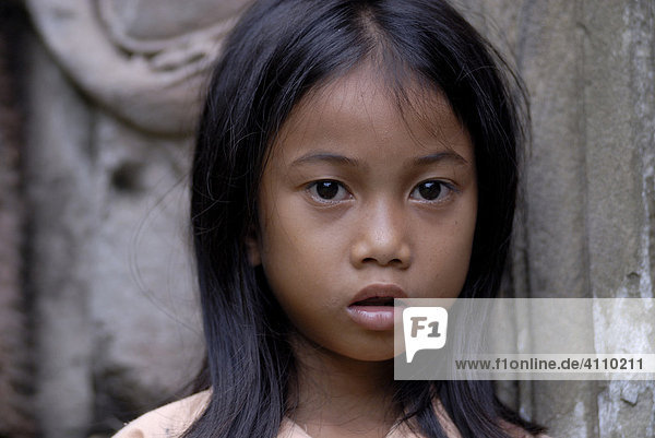 Mädchen  Tempel Angkor Wat  Siem Reap  Kambodscha  Südostasien