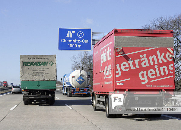 LKWs unterwegs auf der Autobahn  Deutschland