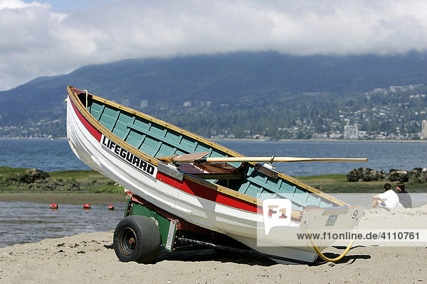Rettungsboot der Rettungsschwimmer am Strand im Stanley Park  Vancouver  British Columbia   Kanada