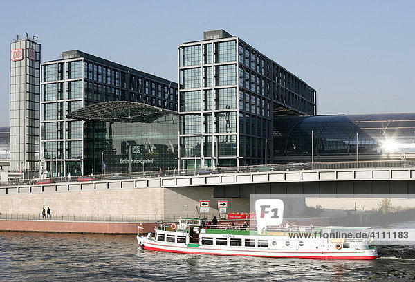 Sightseeing boat in front of Berlin Central Station at the river Spree  Germany  Europe