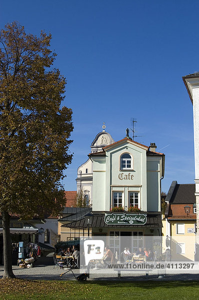 Cafe im Wallfahrtsort Altötting  Oberbayern  Bayern Deutschland