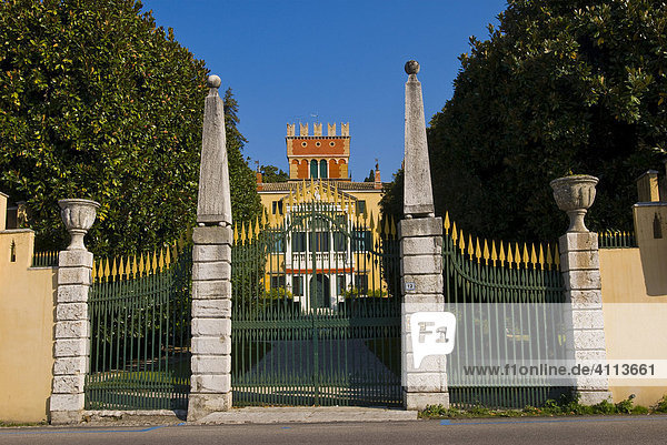 Villa Becelli Albertini  Garda  Gardasee  Italien