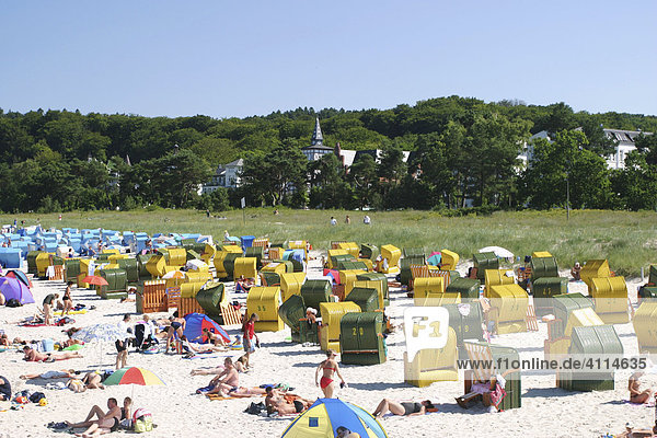 BRD Germany Island of Rügen Binz Baltic Sea Spa Beachside Watering People Activities in free Time Yellow Beachchairs