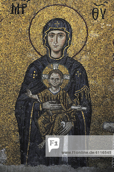 Byzantinisches Mosaik  Jungfrau Maria mit Kind in der Hagia Sophia  Istanbul  Türkei