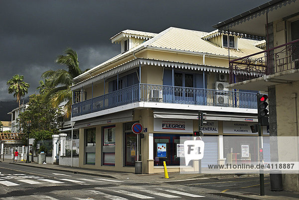 Gewitterstimmung in der Hauptstadt St. Denis  Insel La Reunion  Frankreich  Afrika