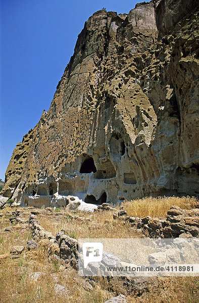 Höhlen im Bandelier National Monument  New Mexico  USA  Amerika