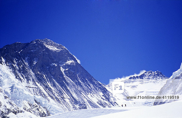 Gletscher des Western Cwm Richtung Westen mit Blick auf Mount Everest 8848m und Lhotse 8516m Himalaya Nepal