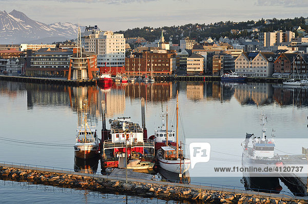 Hafen von Tromso  Troms  Norwegen