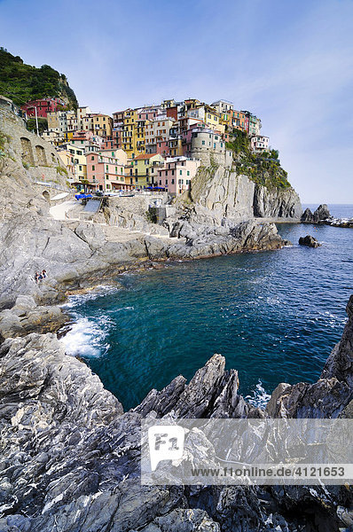 Das Dorf Manarola an der Steilküste  Ligurien  Cinque Terre  Italien  Europa