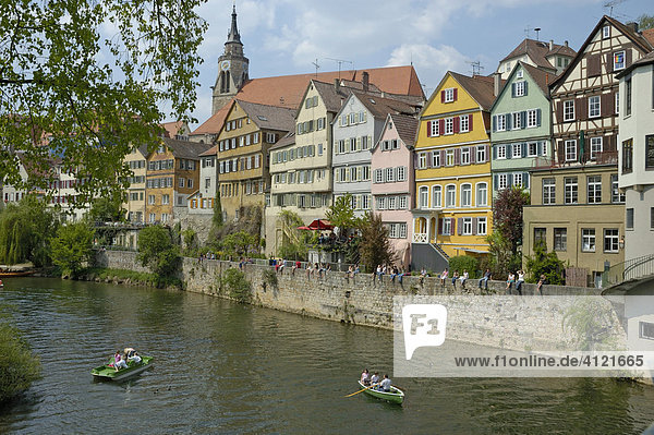 Tübingen  Baden-Württemberg  Deutschland - Blick auf die wunderschöne Neckarfront  im Vordergrund Boote