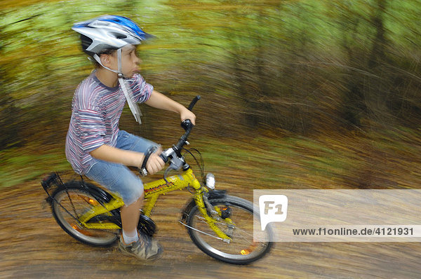 Fast cycling child