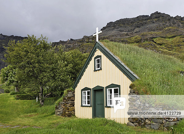 Grassodenkirche von Hof  Südküste  Island