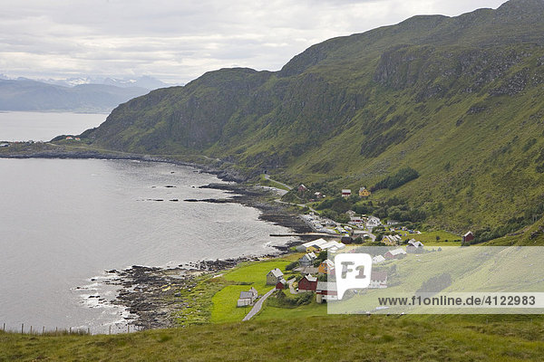 Blick auf den kleinen Ort mit dem Campingplatz  Runde  Norwegen