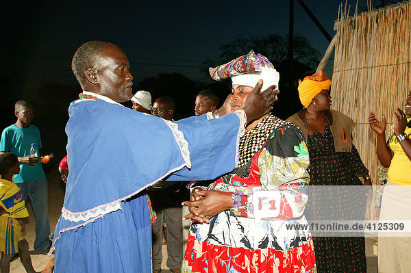 Wunderheiler einer Pfingstler-Gemeinde  Sehitwa  Botswana  Afrika