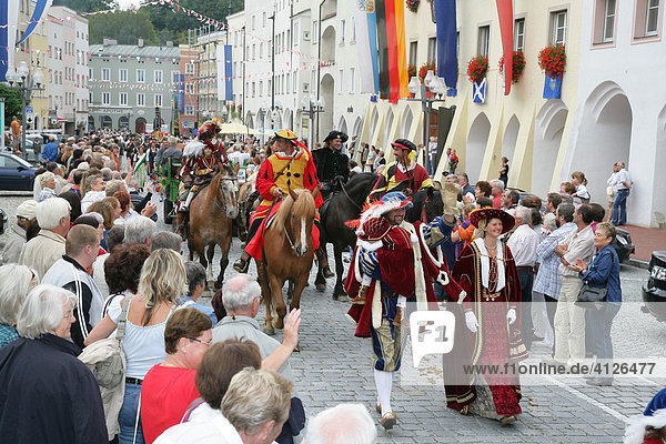 Enthusiasts dressed in medieval garb at an international festival for traditional costume in Muehldorf am Inn  Upper Bavaria  Bavaria  Germany  Europe