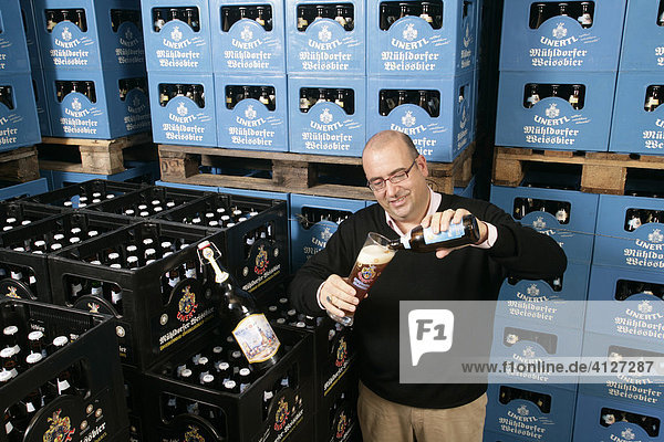 Braumeister Unertl in der Bio-Bier-Brauerei  Mühldorf am Inn  Oberbayern  Bayern  Deutschland  Europa