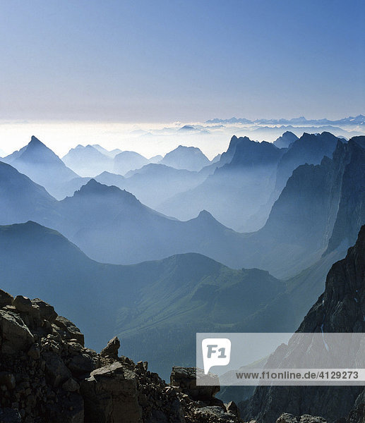 Blick von der Birkkarspitze  Gegenlicht  Karwendel  Tirol  Österreich