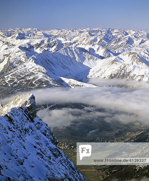 View from the Zugspitze on the Lechtal Alps  Leermoos  Wettersteingebirge  Tyrol  Austria