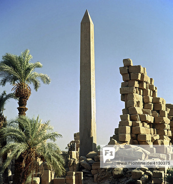 Obelisk im Karnaktempel  Luxor  Ägypten