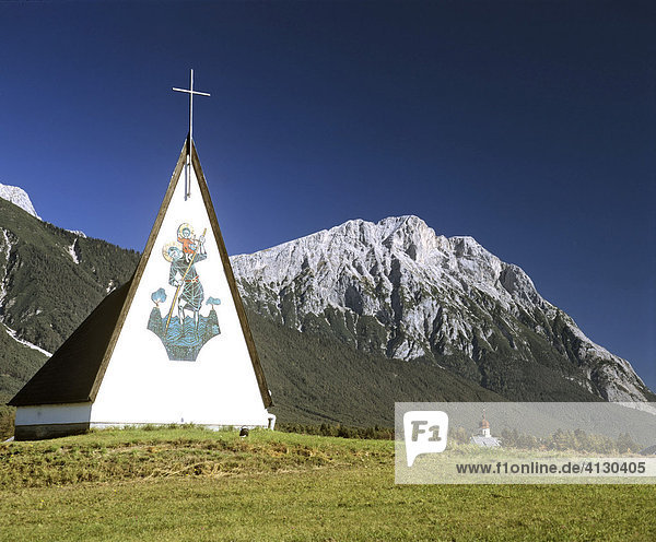 Kapelle auf dem Mieminger Plateau  Hohe Munde  Mieming  Tirol  Österreich