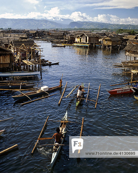 Fischerboote  Pfahlbauten im Wasser  Zamboanga  Mindanao  Philippinen