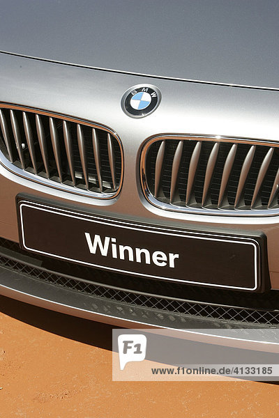 BMW Kühler mit Logo und Winner Nummernschild