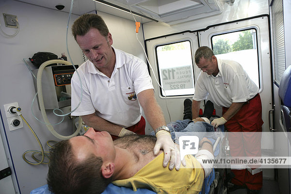 DEU Germany : Rescue paramedics ambulance fire service. Training situation. |