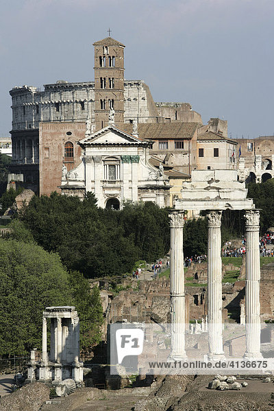 ITA  Italien  Rom : Foro Romano  Forum Romano  Bauten  Ruinen aus der Römischen Kaiserzeit. Zentrum des Antiken Roms.