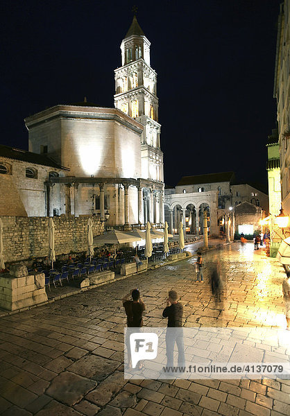 Altstadt  Diokletianspalast  Platz zwischen Peristyl und Kathedrale  Split  Mittel-Dalmatien  Kroatien