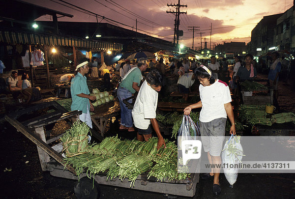 Carbon Market in Cebu City  Cebu Island  Philippines