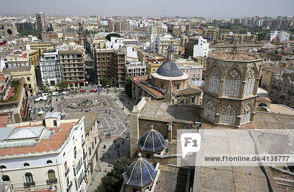 ESP  Spanien  Valencia: Altstadt  Blick vom Glockenturm der Kathedrale auf den Plaza de la Virgen