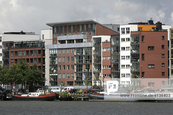 Moderne Wohnhäuser auf der Insel in der IJ  Java-Eiland  Javakade  Amsterdam  Niederlande
