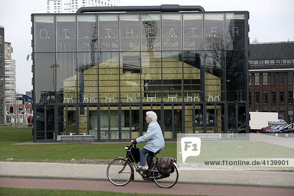 O.T. Theater im Sint Jobstweg im Hafen  Rotterdam  Niederlande  Europa