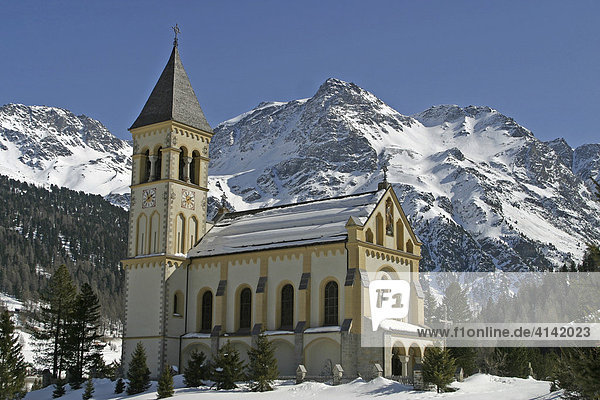 Kirche in Sulden vor Ortleralpen  Südtirol  Italien