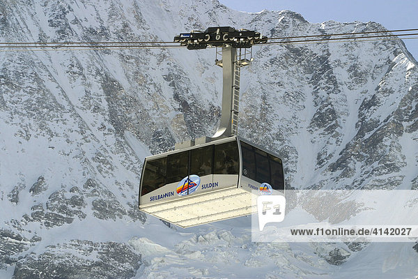 Gondel der Luftseilbahn im Skigebiet Sulden  Südtirol  Italien