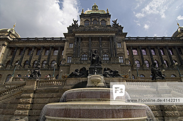 Nationalmuseum am Wenzelsplatz in Prag  Tschechien