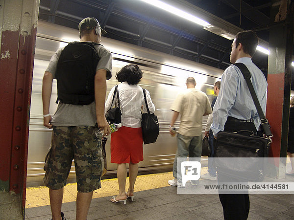 Usa Vereinigte Staaten Von Amerika New York City New Yorker Subway U Bahn U Bahn Station Bahnhof Times Square 42nd Street