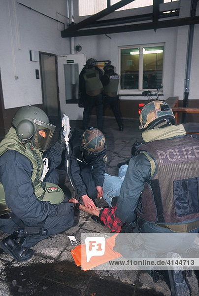 DEU  Germany: First aid by special trained police officers  often under fire. Police SWAT Team  for arresting armed and dangerous criminals. They are specialists for rescuing hostages. They have special weapons and equipment.