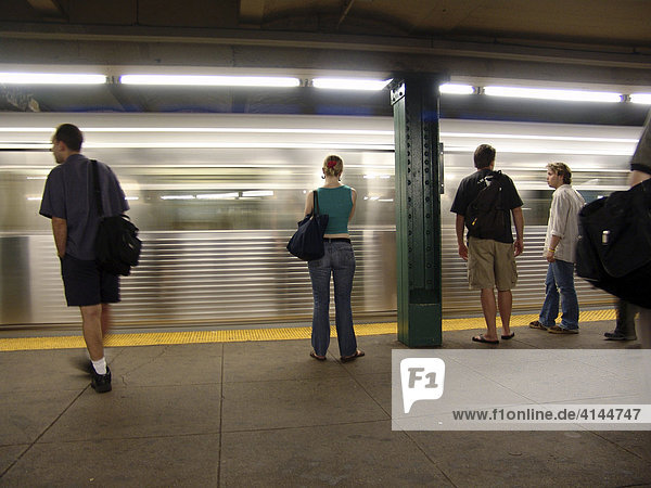 Usa Vereinigte Staaten Von Amerika New York City New Yorker Subway U Bahn U Bahn Station Bahnhof Times Square 42nd Street