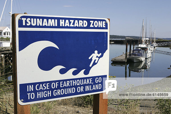 Usa United States Of America Port Townsend Tsunami Warning Signs In The Harbour