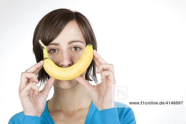 Junge Frau mit Banane