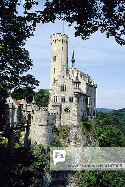 Schloss Liechtenstein  Schwäbische Alb  Baden-Württemberg  Deutschland  Europa